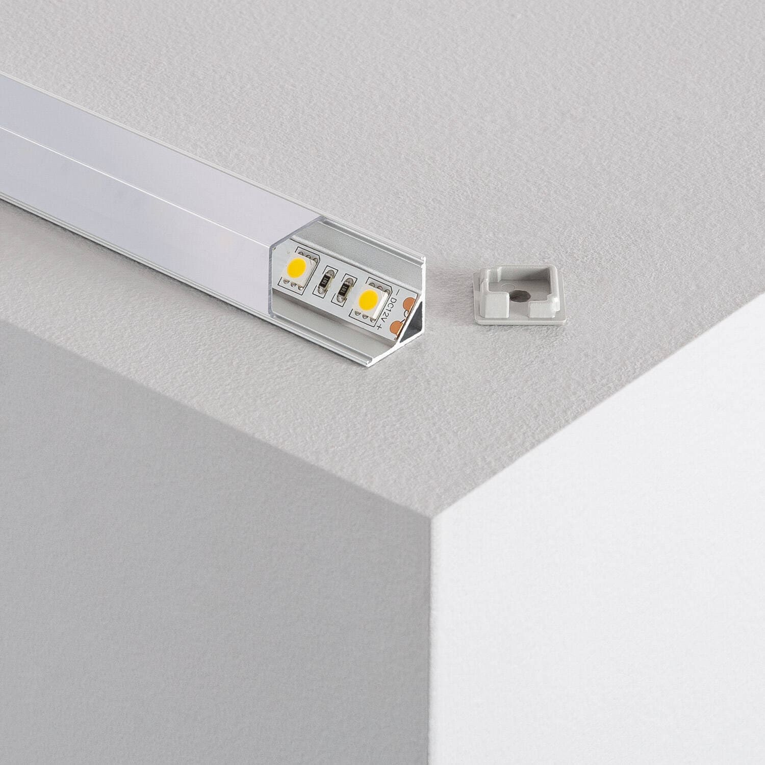 Profilé Aluminium Angle Triangulaire 2m pour Ruban LED jusqu'à 10mm – Image 3